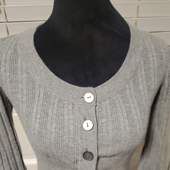 Rue21 Gray Ribbed Button-Up Crop Sweater - Picture 3 of 6